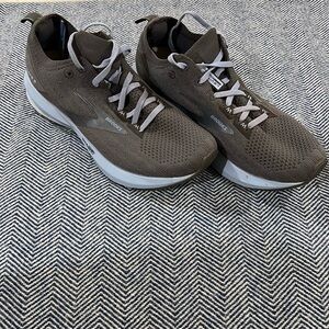 Brooks Levitate 3 Limited Edition Size 8 women